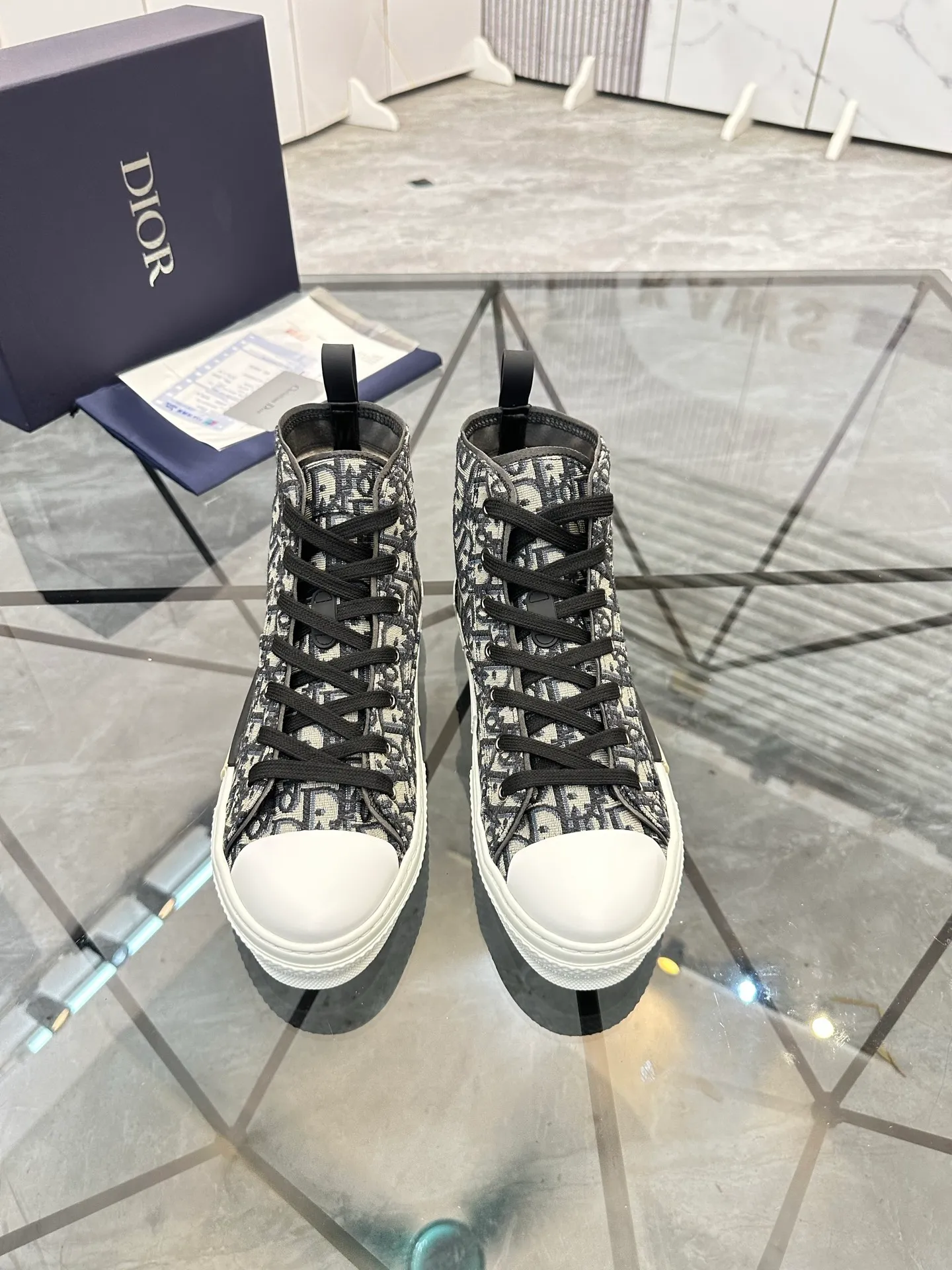 Selling men's shoes 💰: 💰P460¥ Product trademark: Dio* "Dior*" high-top casual shoes Regular size: 36-45 (can be customized to 46) Couple style B23 Product materials: Upper imported original fabric, breathable lining, original outsole. No.: 007